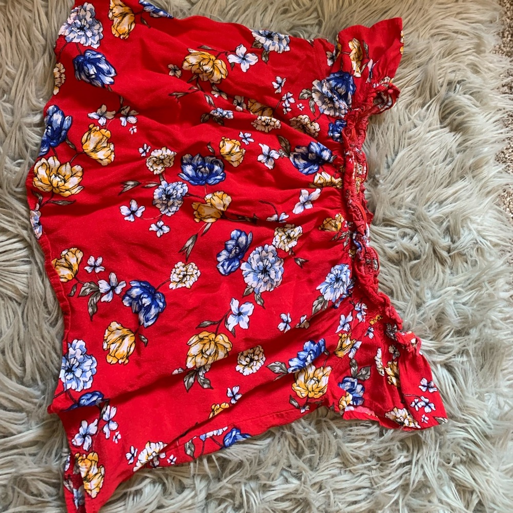 Soft floral off the shoulder shirt.